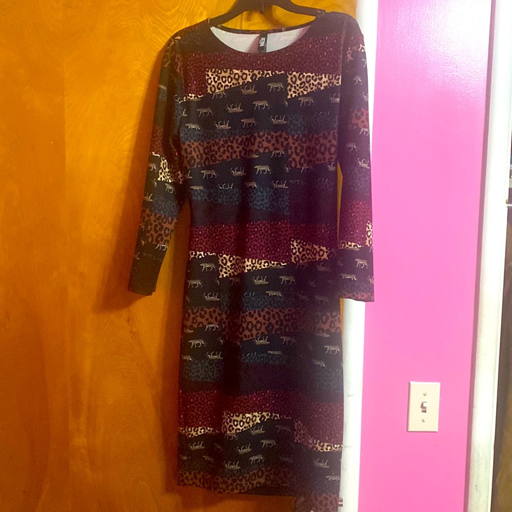 Size m clean and new have a open from the back give it a sexy look.